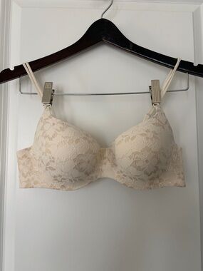 Victoria's Secret Cream Lace T-Shirt Bra